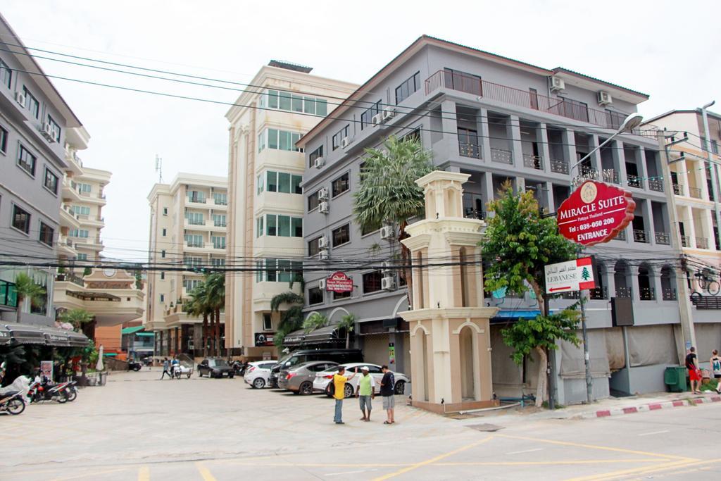 Royal Q & D Suites Pattaya Eksteriør billede