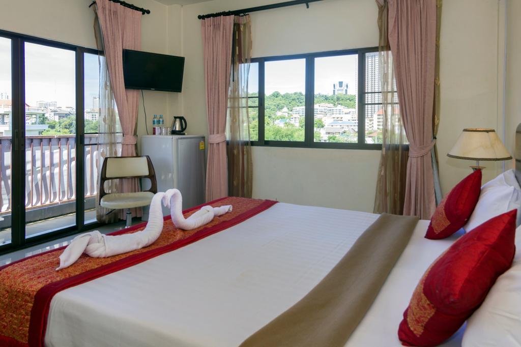 Royal Q & D Suites Pattaya Eksteriør billede