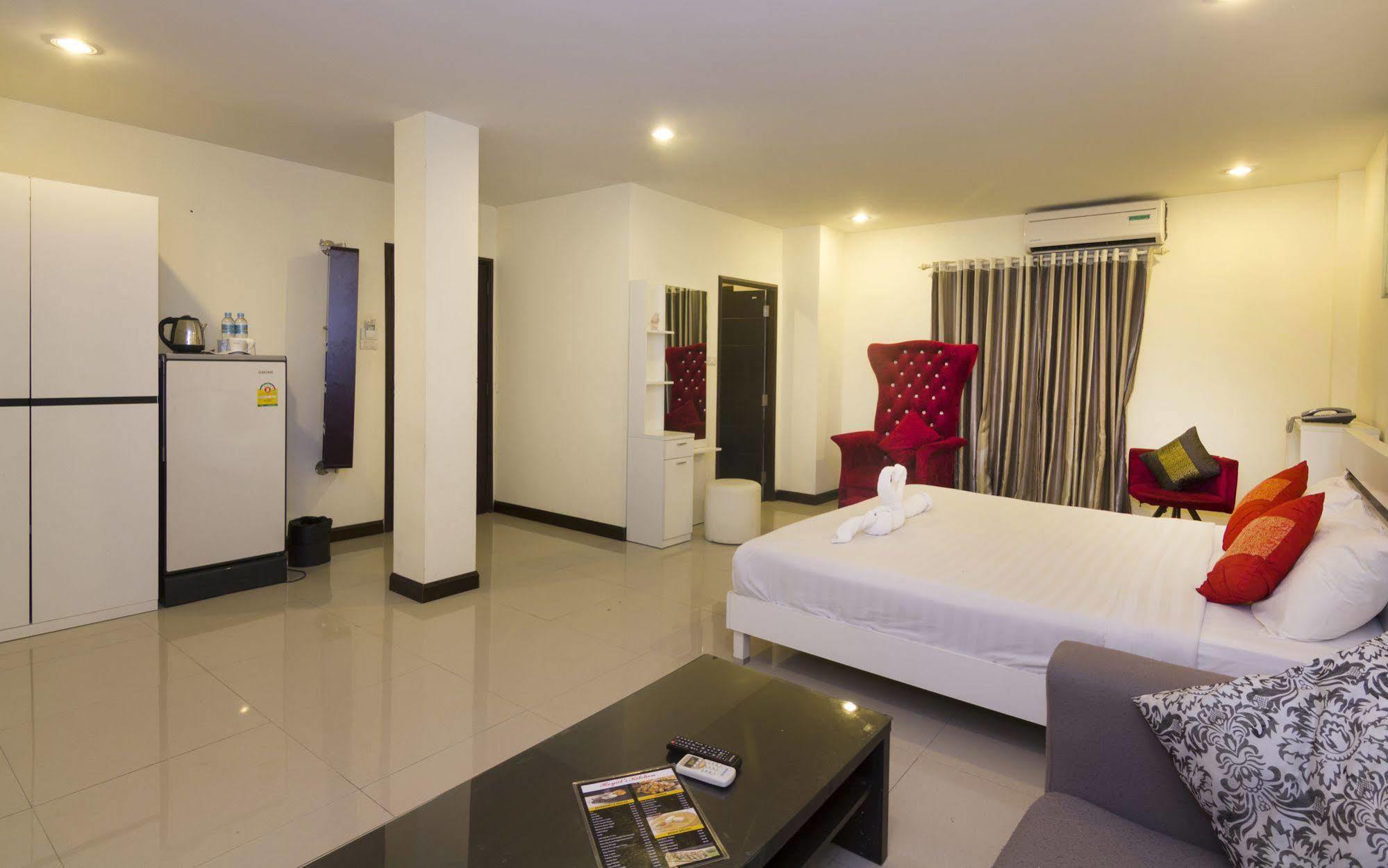 Royal Q & D Suites Pattaya Eksteriør billede