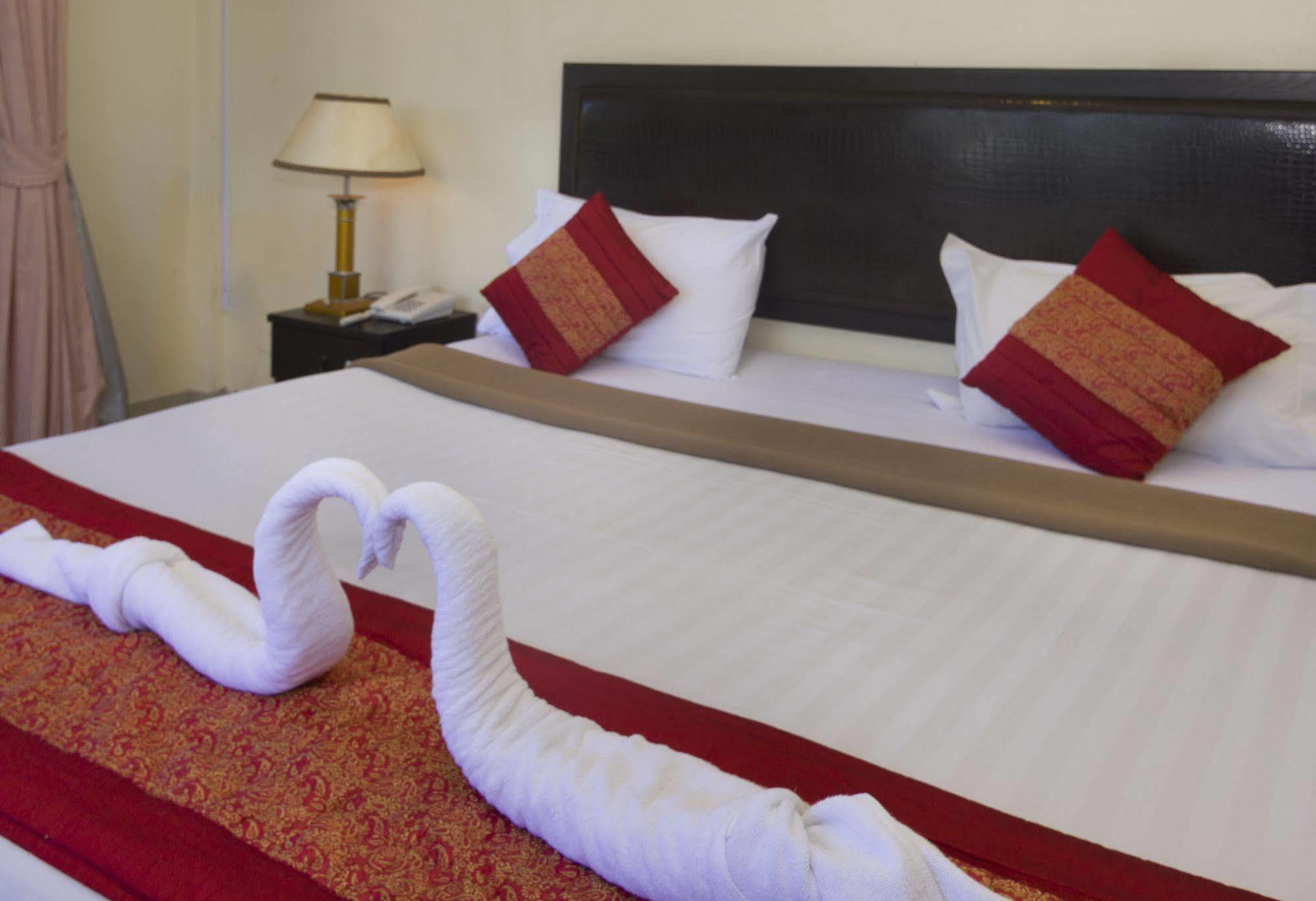Royal Q & D Suites Pattaya Eksteriør billede