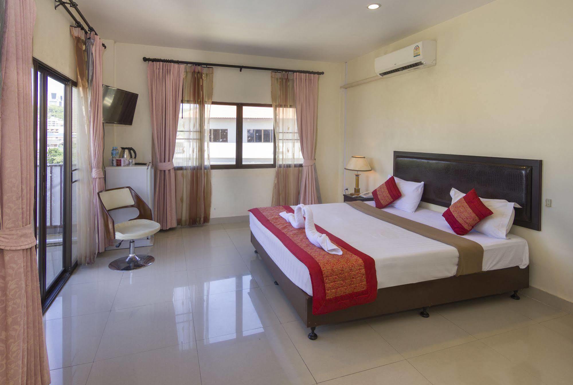 Royal Q & D Suites Pattaya Eksteriør billede
