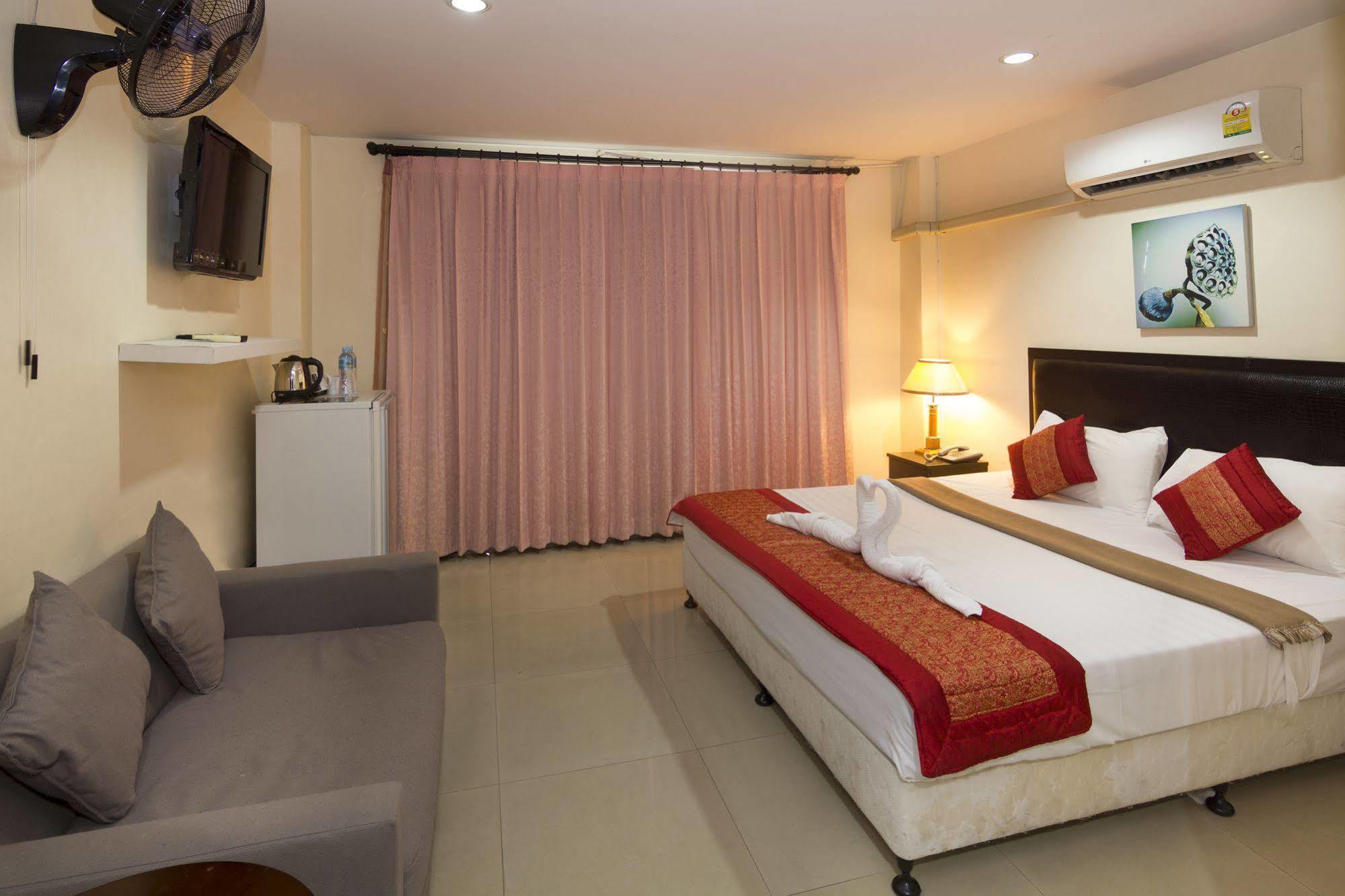 Royal Q & D Suites Pattaya Eksteriør billede