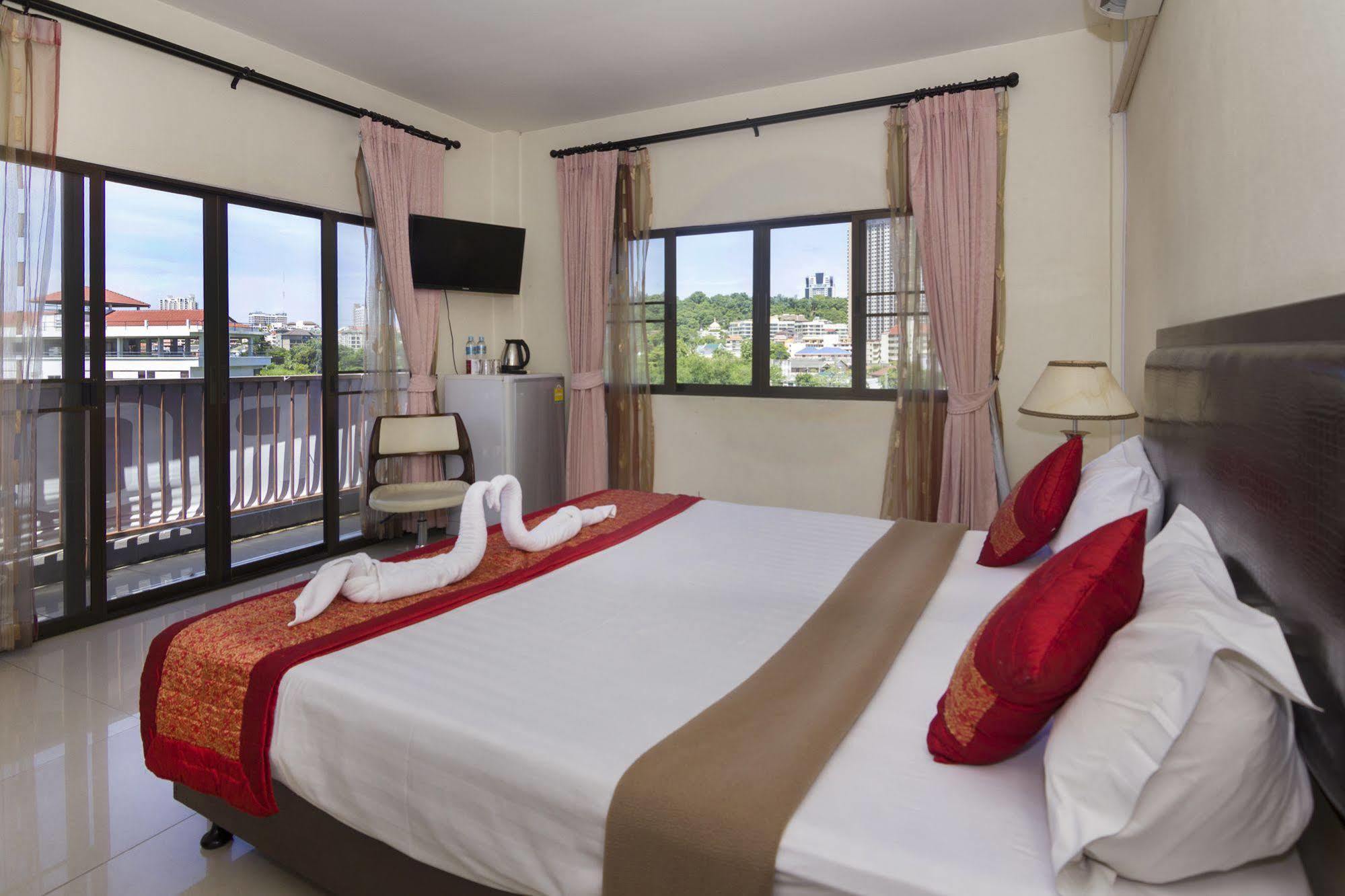 Royal Q & D Suites Pattaya Eksteriør billede