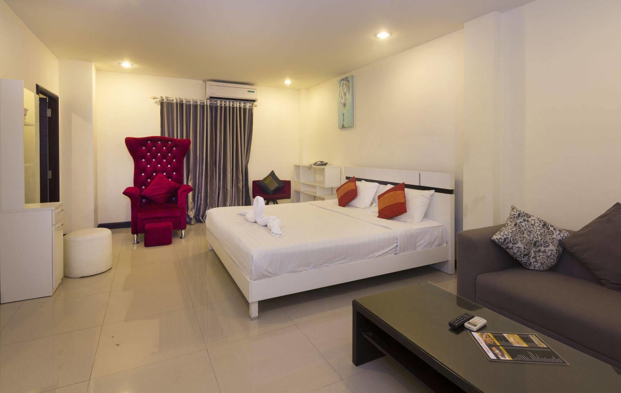 Royal Q & D Suites Pattaya Eksteriør billede