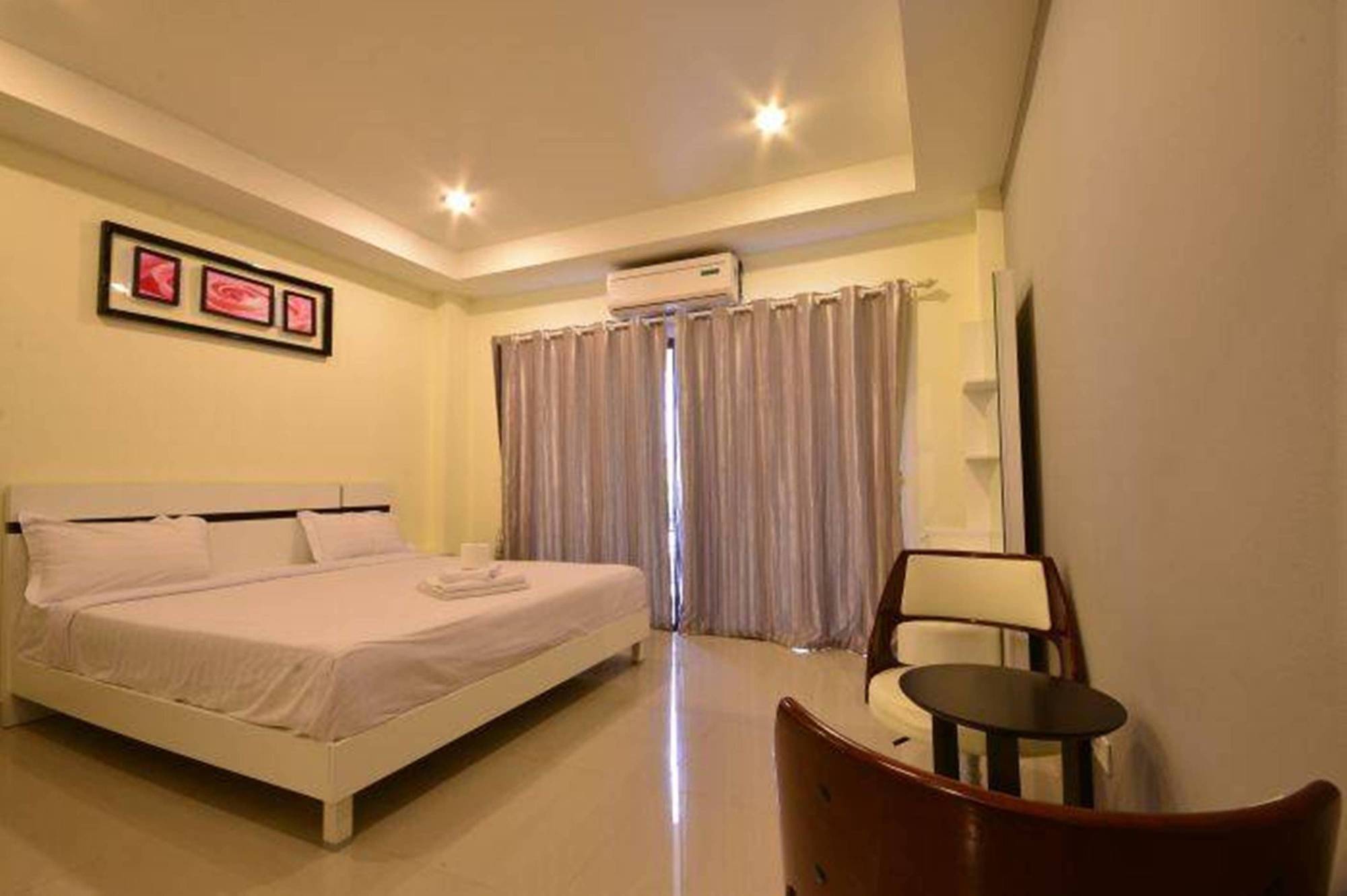 Royal Q & D Suites Pattaya Eksteriør billede