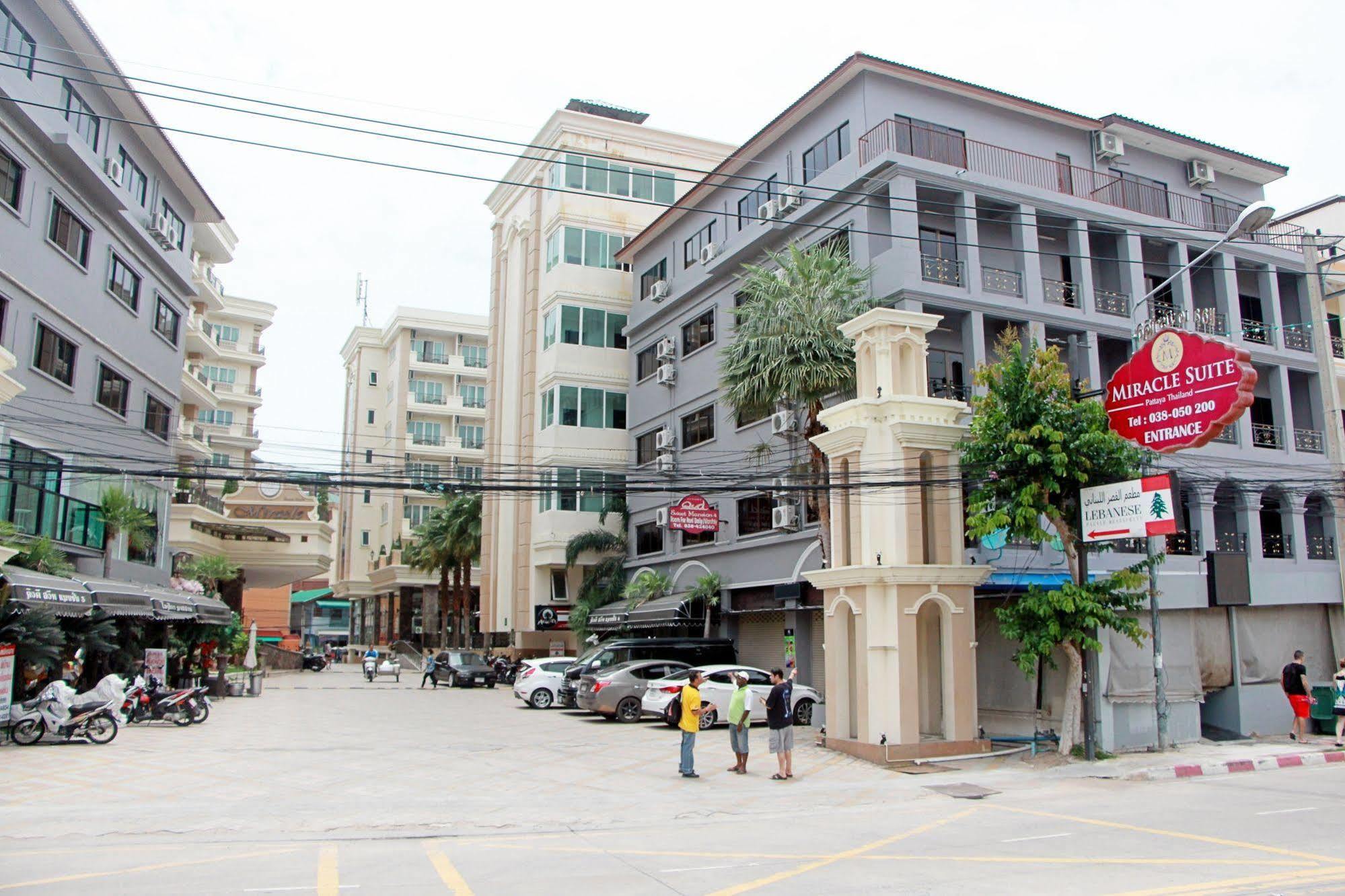 Royal Q & D Suites Pattaya Eksteriør billede